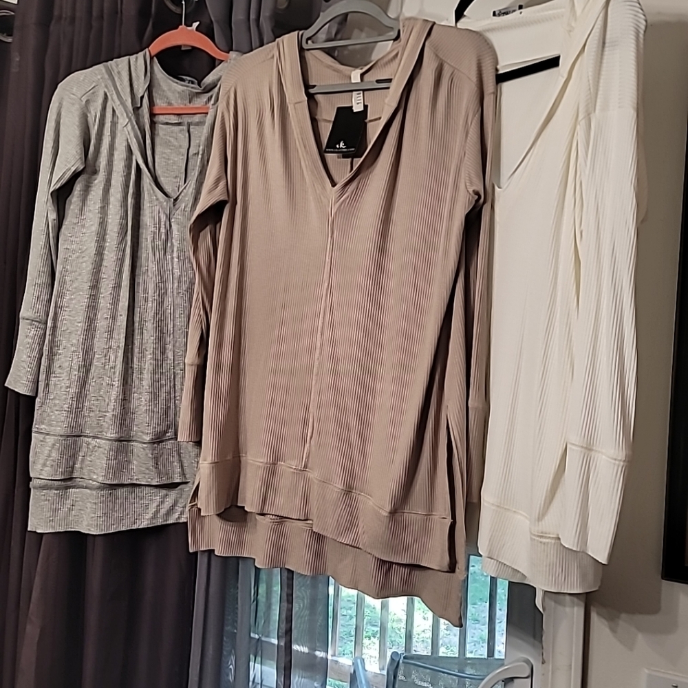 3 New Jolie Hi Low Long Sleeve Tunics, Size Large Nwt Ekattire